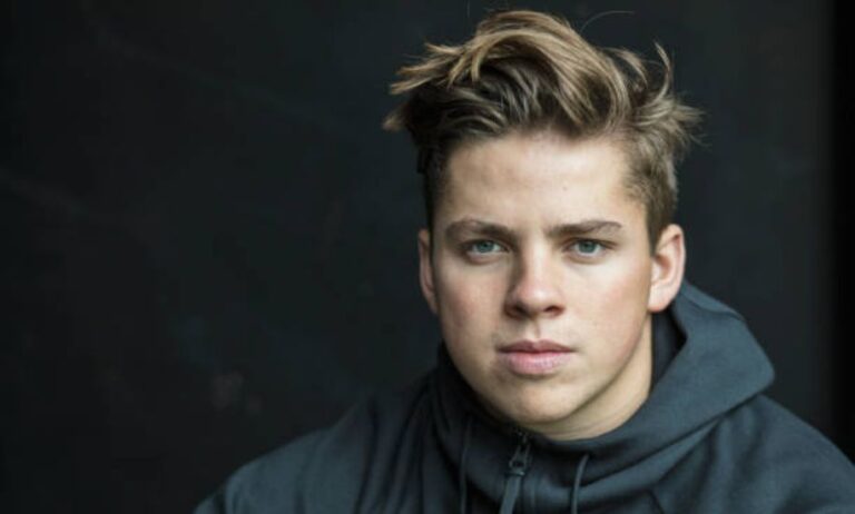 Who Is Dominic Waghorn? Age, Net Worth, Wife Penny, Height, Parents, Salary. dominic waghorn
