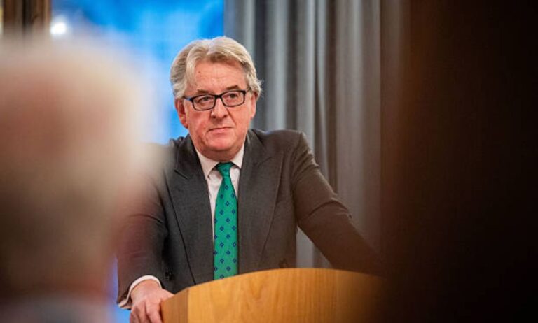 Robert Hardman: The Royal Author Who Brought the British Monarchy to Life Robert Hardman